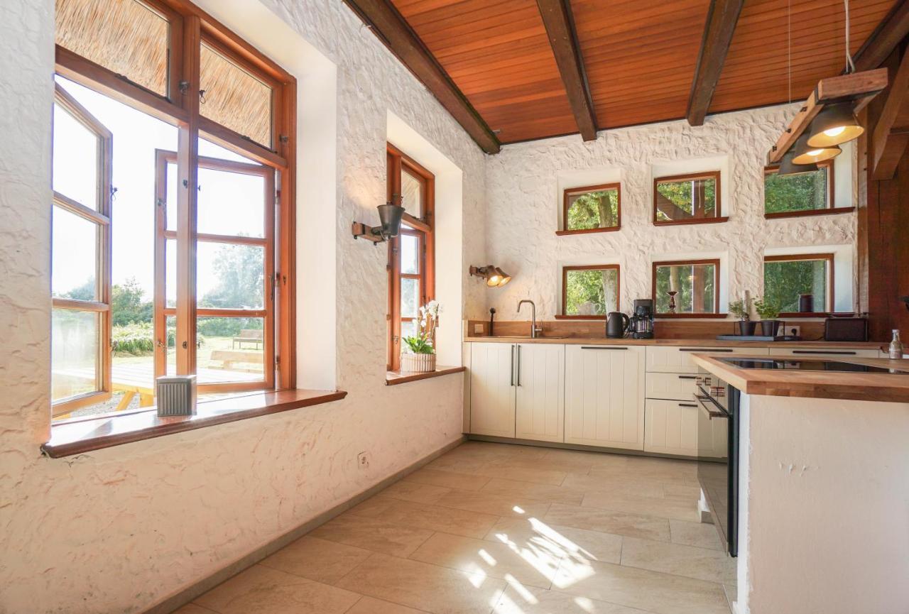 Ruhe Unter Reet-Haus Mit Sauna, Whirlpool Und Kamin Gnarrenburg Exteriér fotografie